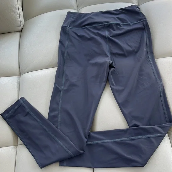 Victoria’s Secret Sport gray leggings size Small - Picture 6 of 6